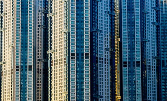 Dono do apartamento faleceu e o imóvel está vazio? Entenda as regras de herança e espólio para cobrar as cotas condominiais em atraso de forma legal.