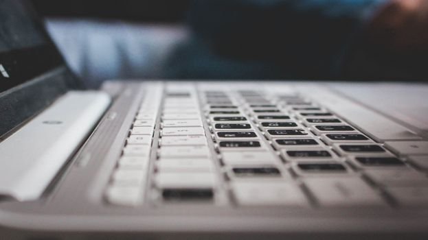  Pensando em colocar internet coletiva para todos os moradores do prédio? Veja as regras de contratação, custos e cuidados jurídicos com a LGPD.
